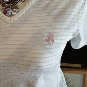 Pretty short sleeves v neck top striped
With logo